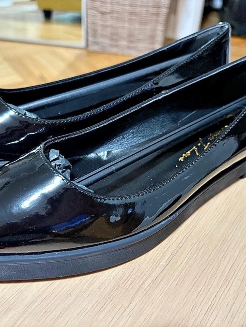 Women’s Sz 7/Sz 37 George J. Love Italian Black Patent Flats